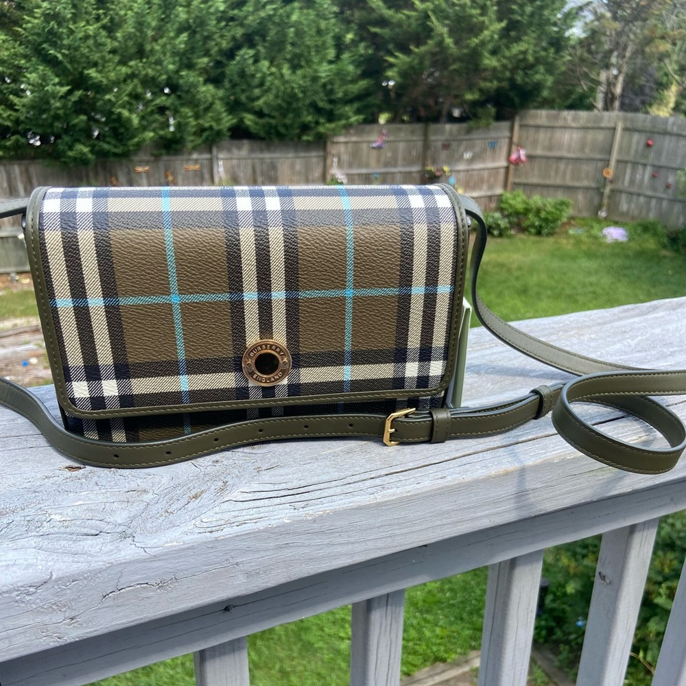 Burberry Hampshire Bag - Picture 14 of 15